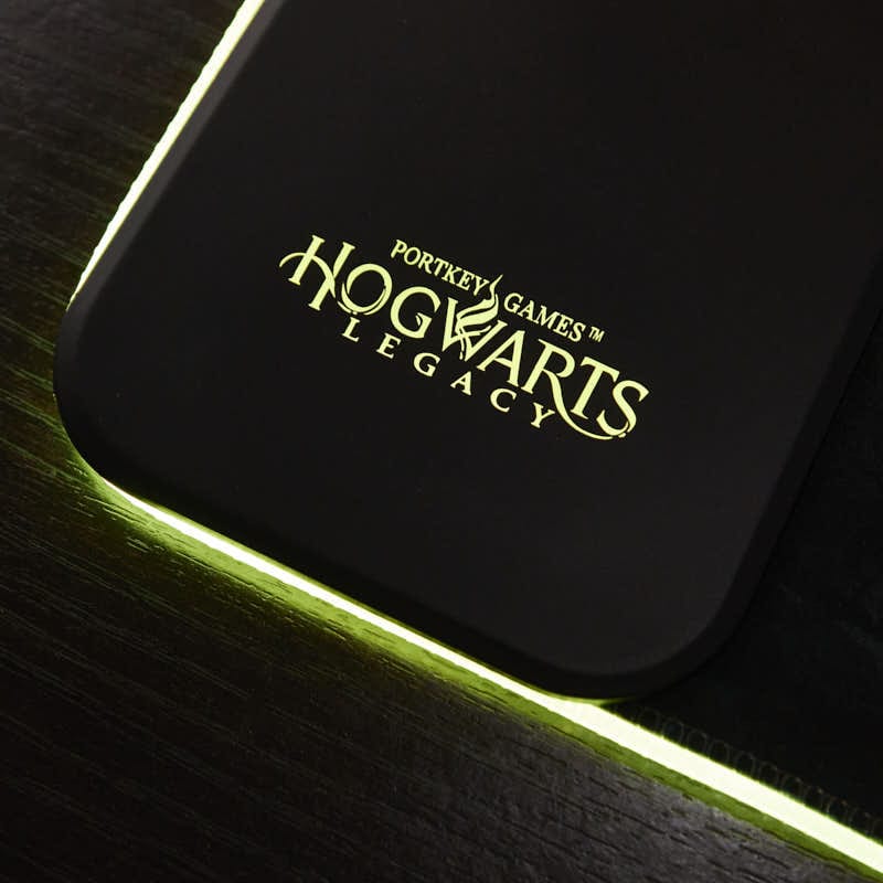 Hogwarts Legacy - Oversize Gaming Mat & Mobile Charger