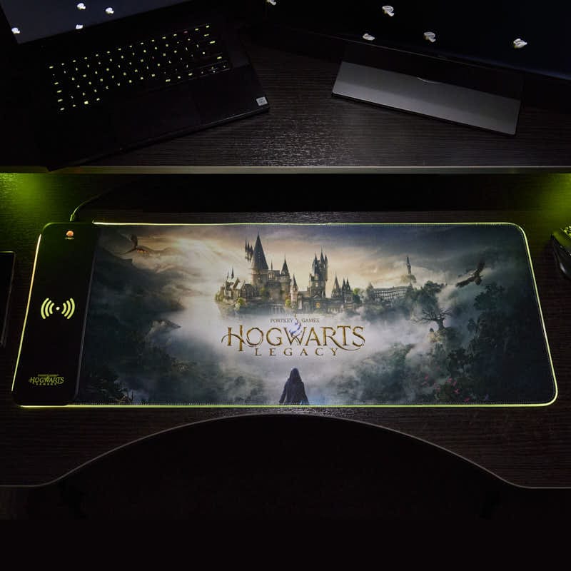 Hogwarts Legacy - Oversize Gaming Mat & Mobile Charger