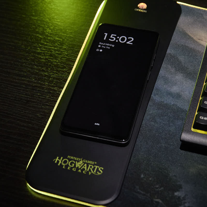 Hogwarts Legacy - Oversize Gaming Mat & Mobile Charger