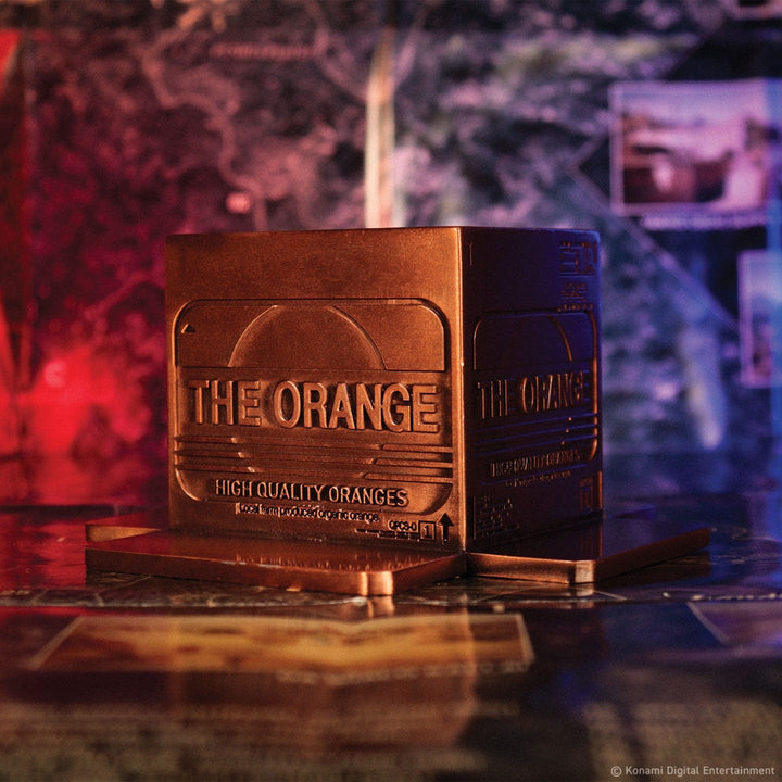 Metal Gear Solid 2: Replica Antique Gold Plated Cardboard Box