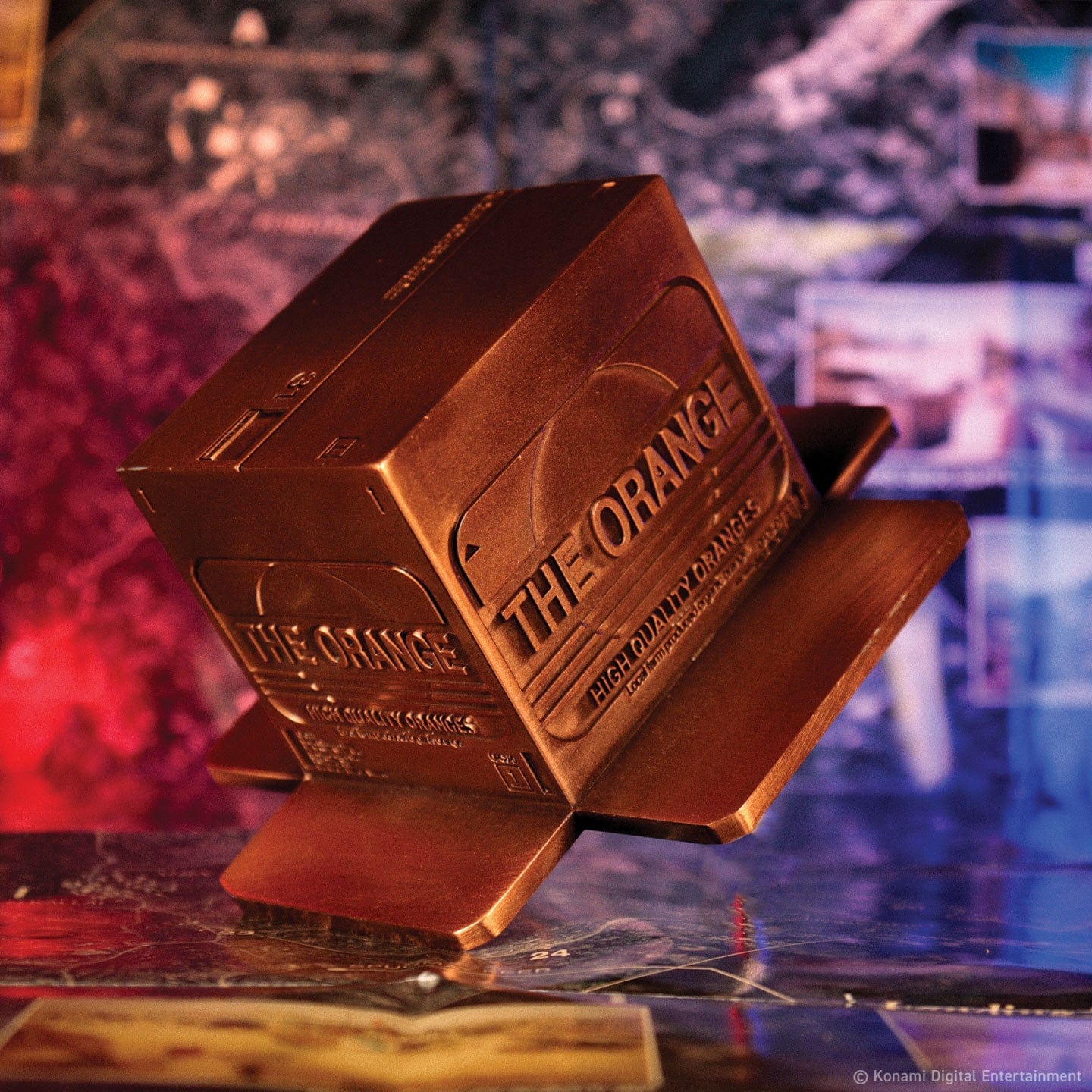 Metal Gear Solid 2: Replica Antique Gold Plated Cardboard Box