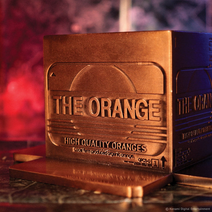 Metal Gear Solid 2: Replica Antique Gold Plated Cardboard Box