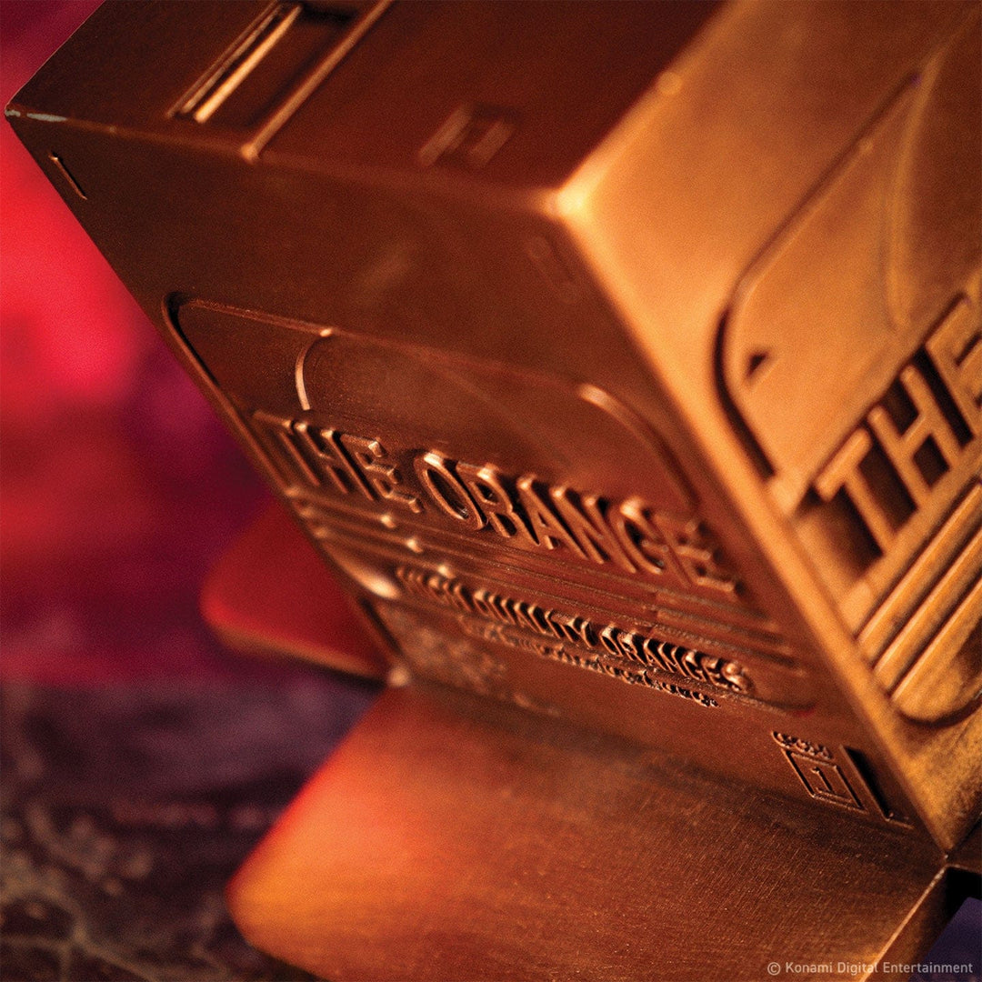 Metal Gear Solid 2: Replica Antique Gold Plated Cardboard Box