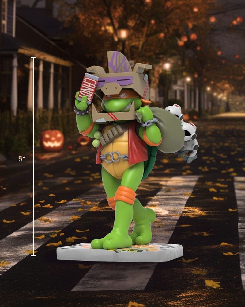 Teenage Mutant Ninja Turtles -  Michelangelo Cowa-BOO-nga Figure