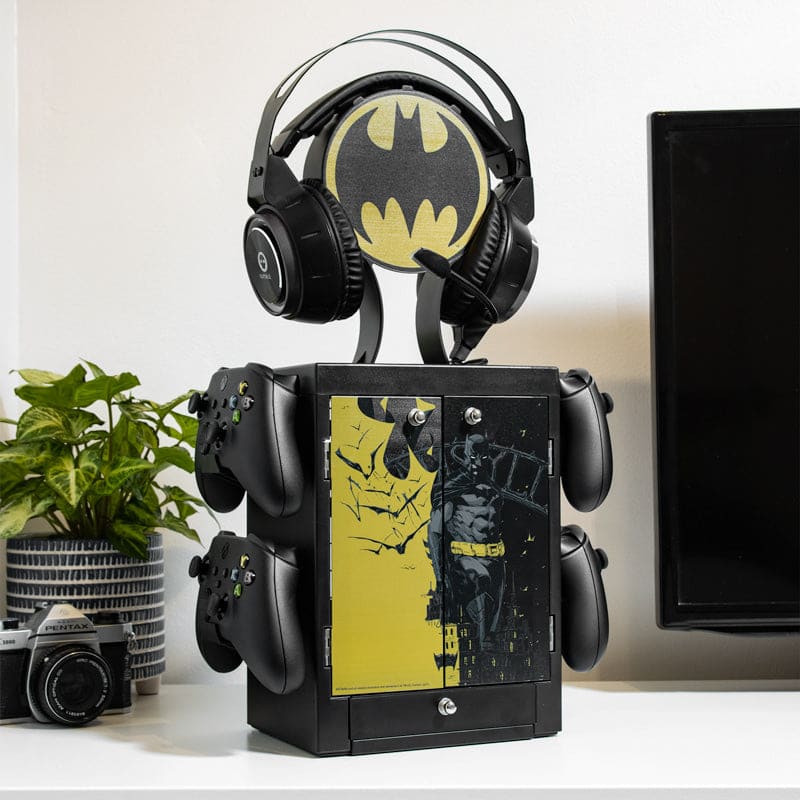 SHOP SOILED Official Batman Gaming Locker