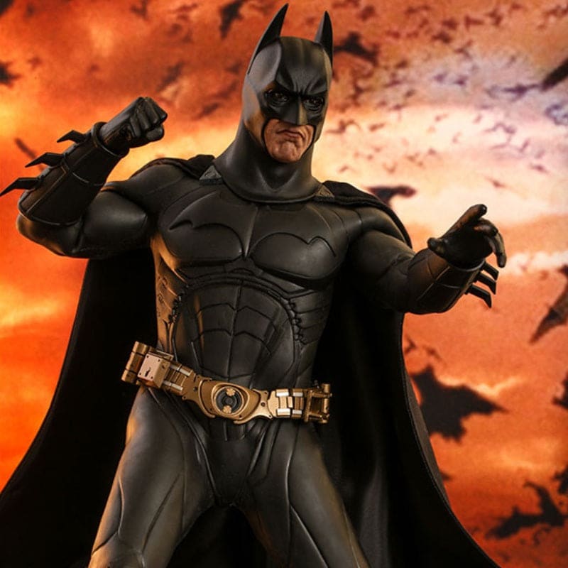 Official Hot Toys DC Comics Batman Begins Batman 1:6 Scale Figure