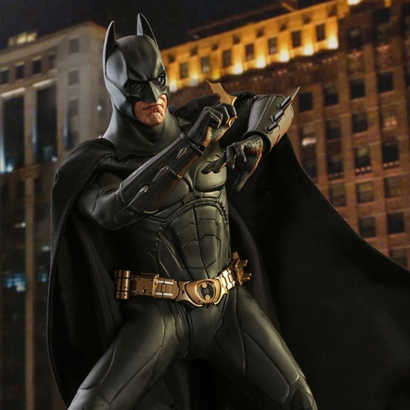Official Hot Toys DC Comics Batman Begins Batman 1:6 Scale Figure