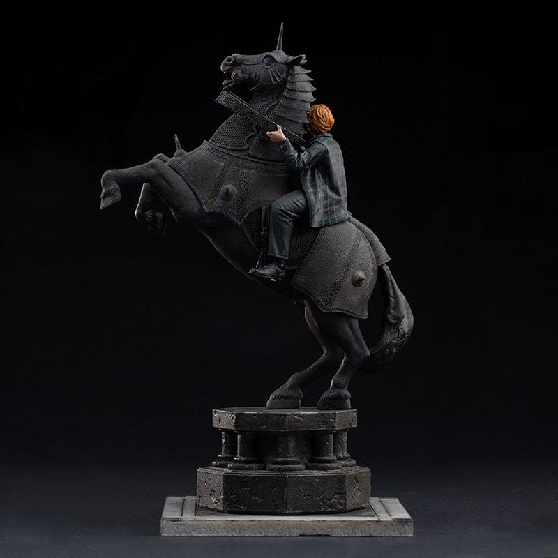 Official Iron Studios Harry Potter Deluxe 1:10 Scale Ron Weasley at the Wizard Chess Statue