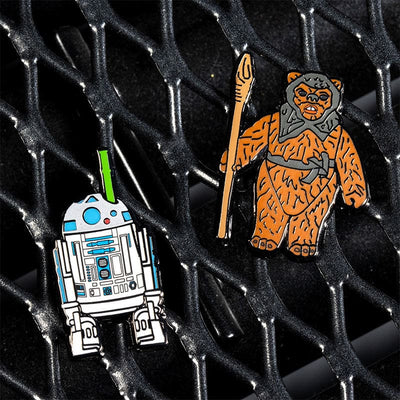 One Size Pin Kings Star Wars Enamel Pin Badge Set 1.42 – R2-D2 (with pop-up Lightsaber) and Romba