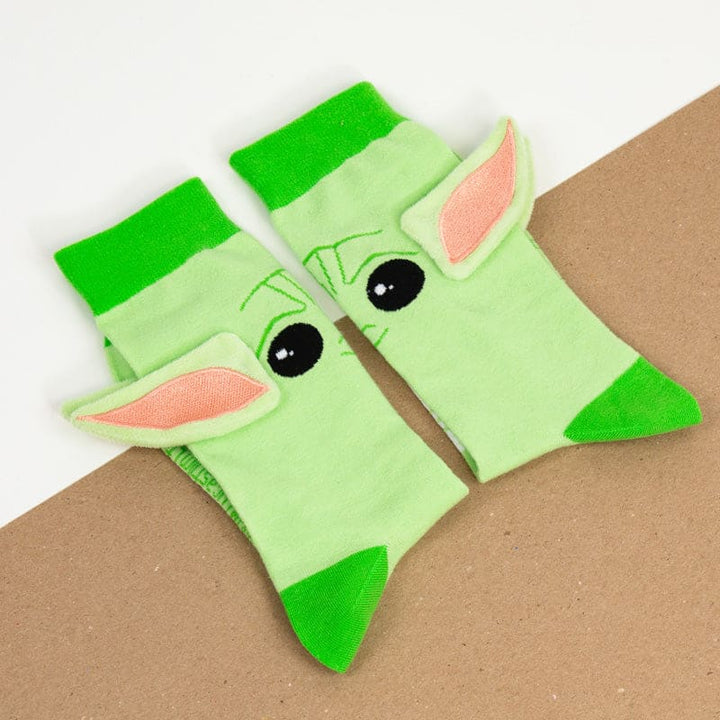 Official Star Wars The Mandalorian The Child Baby Yoda Gift Set Beanie Socks